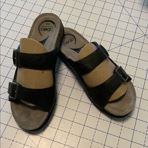 Abeo Black and Tan Women's Sandals
